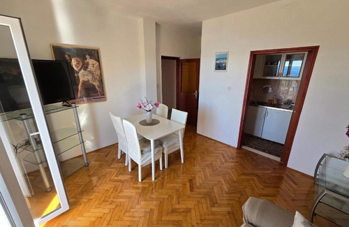 Lozica Apartment | Indy's Sunny Apartment