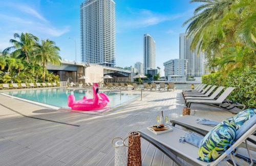 Hallandale Beach Hotel | Infinite View Balcony Pool Near Beach