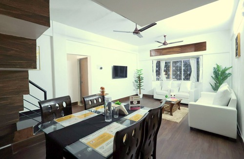Goregaon East House | Infinity It park - 3 BHK Suite - Comp Wifi/Laundry