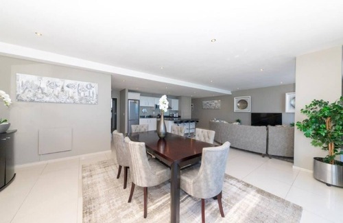 Bloubergstrand Apartment | Infinity Self-Catering Apartments