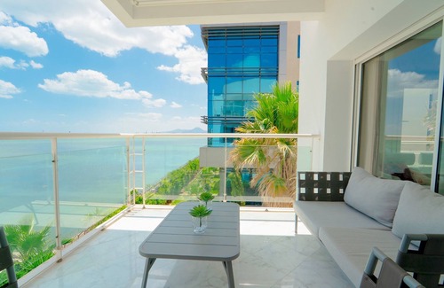 Les Berges du Lac Apartment | Infinity View: Spacious 3 bd with Lake View