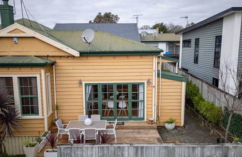 Frankton House | Inner City Charmer Su