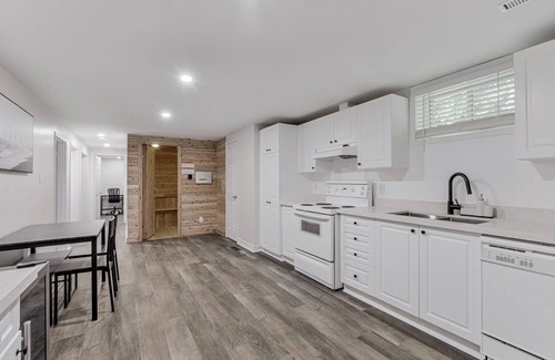 Big Bay Point House | Innisfil Retreat: Hot Tub, Sauna, Pool Table
