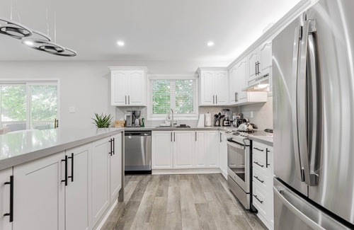 Big Bay Point House | Innisfil Retreat: Hot Tub, Sauna, Pool Table