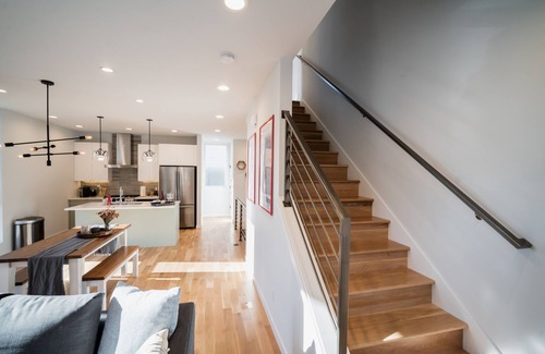 West Seattle House | Insta-worthy Views, Wine, Rooftop Firepit on Beach