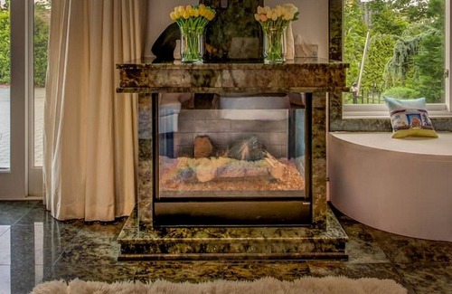 Queens Villa | ♥Instaworthy Celebrity Retreat | Lavish. Brilliant. Captivating