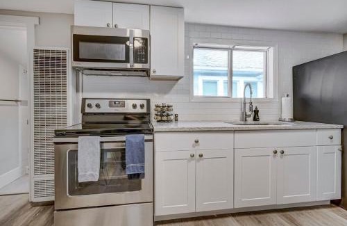 Central Colorado Springs House | Institute Charm - Near Hotspots King Sleek Studio