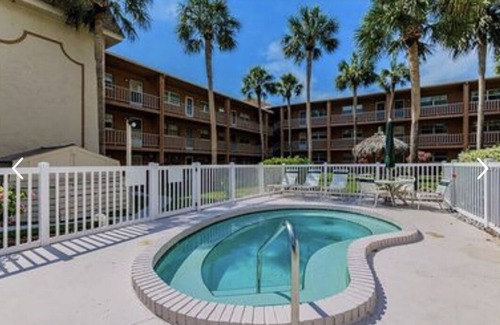 Largo House | Inter coastal condo less than two miles from Indian Rocks Beach!