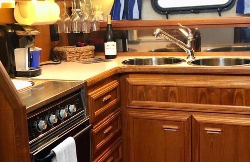 Southport Boat Rental | Intercoastal Sunsets from the Yacht