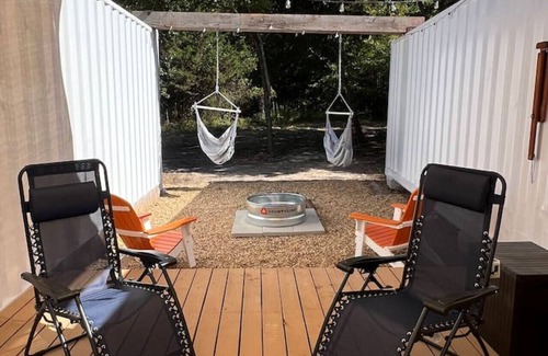 Athens Apartment | “Into The Wild” Glamp-Container