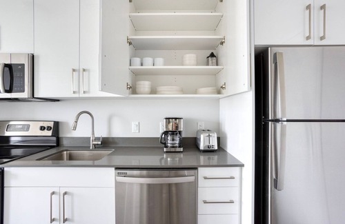 St. Elizabeth's Apartment | Inviting Brighton Studio w/Pool, Gym & W/D, nr Groceries, by Blueground