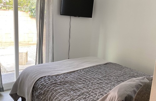 San Fernando House | Inviting Casita Just 10 Mins from Metrolink – Cozy & Convenient!