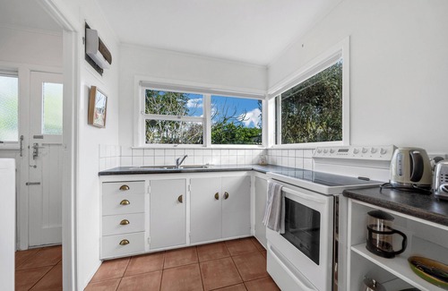 Narrow Neck House | Inviting Outdoor Patio and Bright Interiors