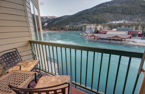 Lakeside Village Condo | Inviting studio with a fully equipped kitchen