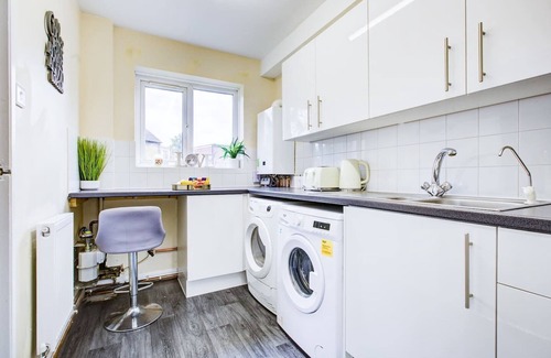 Selhurst Apartment | Inviting Urban Apartment in Croydon