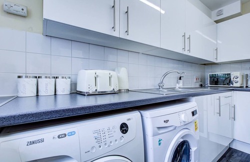 Selhurst Apartment | Inviting Urban Apartment in Croydon