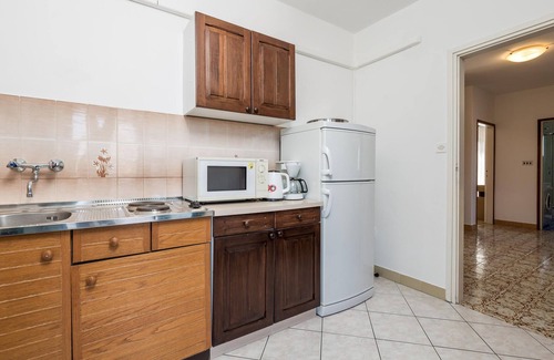 Supetarska Draga Apartment | Inviting vacation apartment on the island of Rab for a nice family vacation.