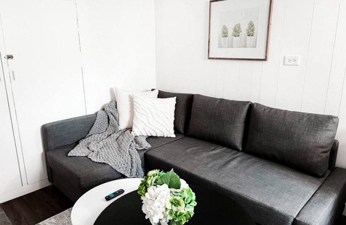 Ogden House | Iowa Downstairs · Cozy Ski Trip | Couple + Family | 6 Guest