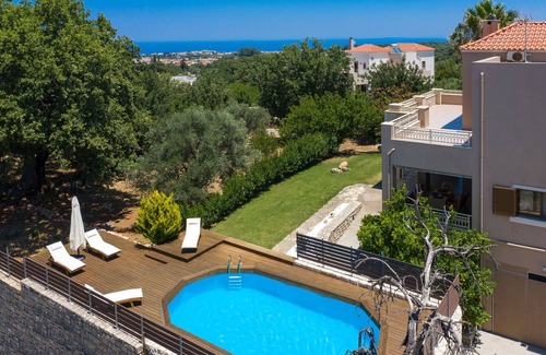 Prines Villa | Iris villa for 8, pool, near taverns & mini markets