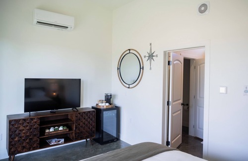 Stonewall Cabin | Ironstone/Casita #3 - Private Porch, Luxury, Country Feels, Walk to Wineries