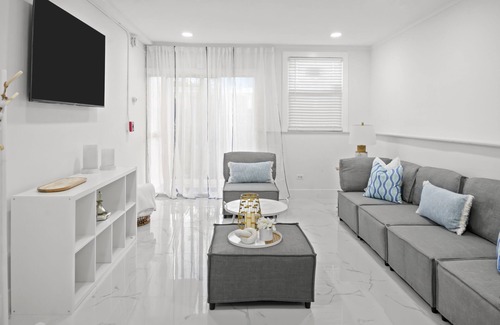 Westchester House | Irresistible, 5BR -2.5 Bath Fast WiFi Smart TV
