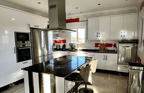 Quesada Villa | Is situated at Ciudad Quesada with beautiful sights to the salt lakes