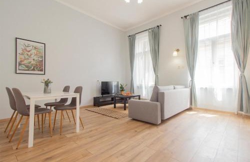 Terezvaros Apartment | Isabella Suite with AC