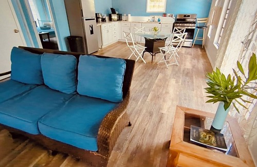 Estate Western Water Island House | Island Cottage w/Pool & New A/C – 5 Min Walk to Honeymoon Beach & Beach Bar!
