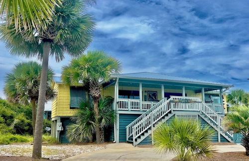 St. George Island Cottage | Island Escape: 4BR Cottage w/Pool + Beach Access on Saint George Island