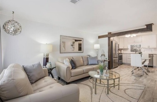 Holmes Beach House | Island Escape 2 Bedroom Villa by Redawning