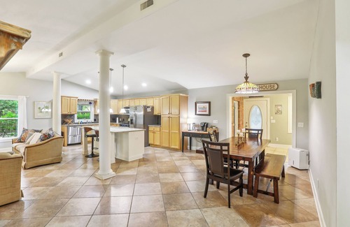 Saint Simons Heights House | Island Gateway 3BR Retreat with Fire Pit – Near Beaches & Dining