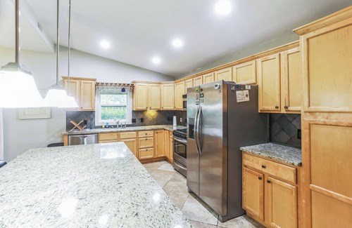 Saint Simons Heights House | Island Gateway 3BR Retreat with Fire Pit – Near Beaches & Dining