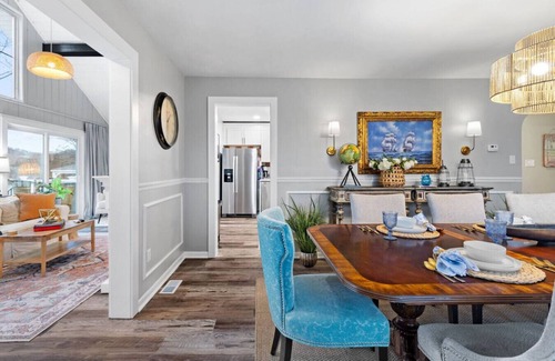 McKnight Apartment | Island Gem~Riverfront, Near RMU Sports Center~4 BR