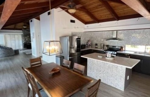 Isleton House | Island House, located on the south point of Paradise Island.