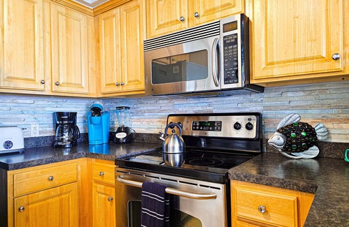 Ono Island Condo | Island Oasis - Dog Friendly- Steps to the Beach