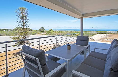 Jurien Bay House | Island Retreat: 4 BR, 2 BA House in Jurien Bay, Sleeps 8