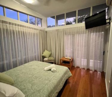 Nelly Bay Apartment | Island Romance or Family & Pool
