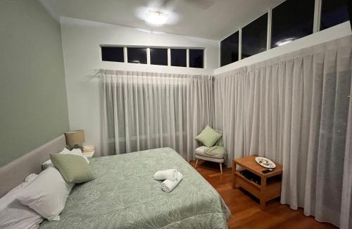 Nelly Bay Apartment | Island Romance or Family & Pool