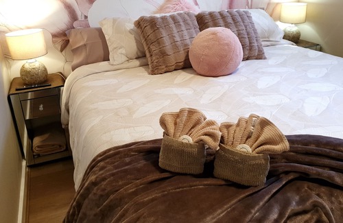 Cowes Villa | Island Rose - Luxe Resort Villa (3 Bedrooms)