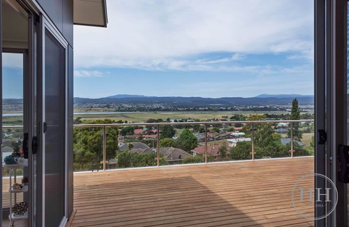 Riverside House | Island View House, AUGUST VOUCHER SPECIAL! Family friendly, beautiful views!