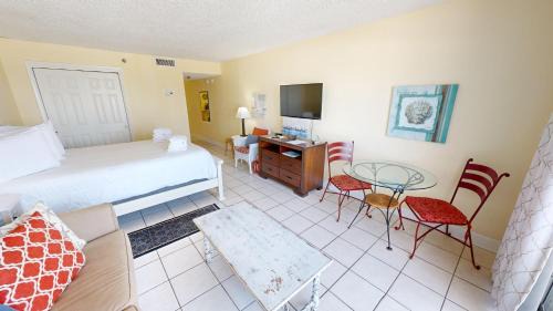 Fort Walton Beach Apartment | Islander Beach Resort 302