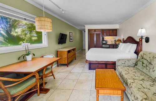 Wailua Hotel | Islander on the Beach 164