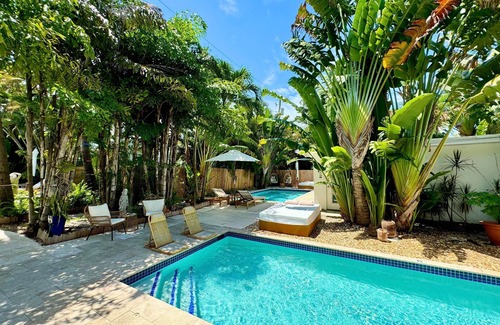 Wilton Manors Apartment | Islands Inn on the Drive - Sunshine 2BD Suite - A0