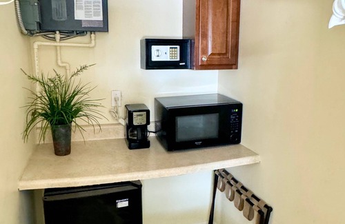 Wilton Manors Apartment | Islands Inn on the Drive - Aqua Serenity Suite - King Bed - A4