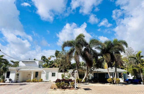 Wilton Manors Apartment | Islands Inn on the Drive - Aqua Serenity Suite - King Bed - A4