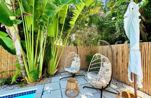 Wilton Manors Apartment | Islands Inn on the Drive - Sunset Suite - King Bed - B1