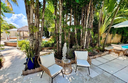 Wilton Manors Apartment | Islands Inn on the Drive - Sunset Suite - King Bed - B1