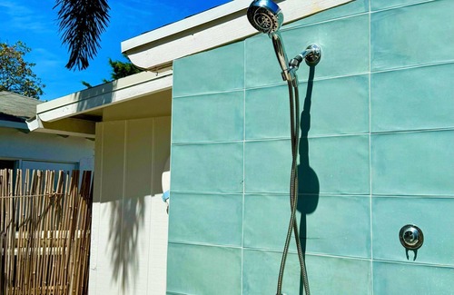 Wilton Manors Apartment | Islands Inn on the Drive - Vista Azul Suite - Queen Bed - A2