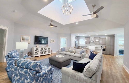 North Litchfield Beach House | Isle Be Back Again- Dog Friendly! Private Pool! N. Litchfield Beach