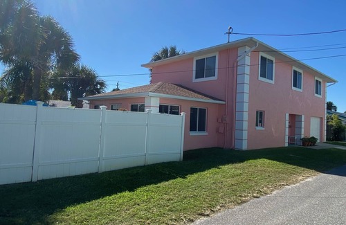 Krulder House | Isle of Grace steps from Flagler Ave and the beach!